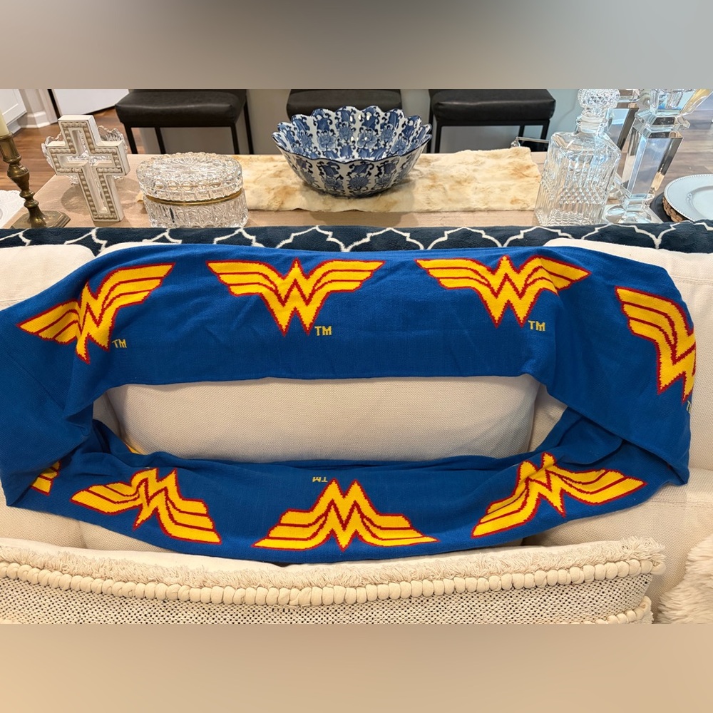 Wonder Woman infinity scarf